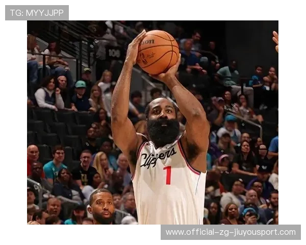 哈登掌控回合，洛杉矶快船减少失误